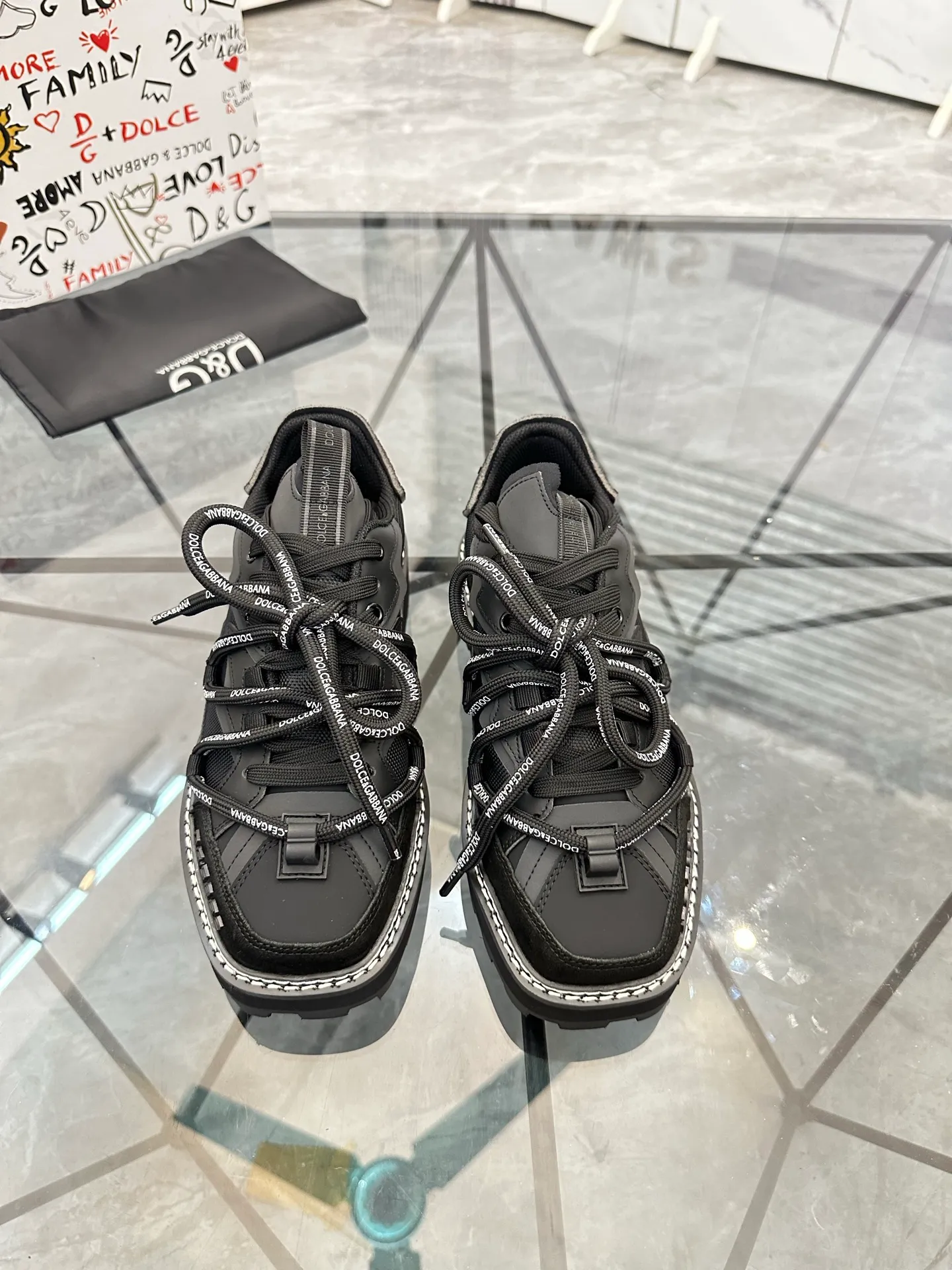 Men's shoes: 💰P660¥ Top high-end quality Product trademark: DG "Dolce & Gabbana*" low-top casual shoes Regular size: 39-45 (can be customized to 46.) Product material: Upper imported first-layer cowhide spliced ​​with breathable fly weave, breathable lining, original outsole. No.: 6225